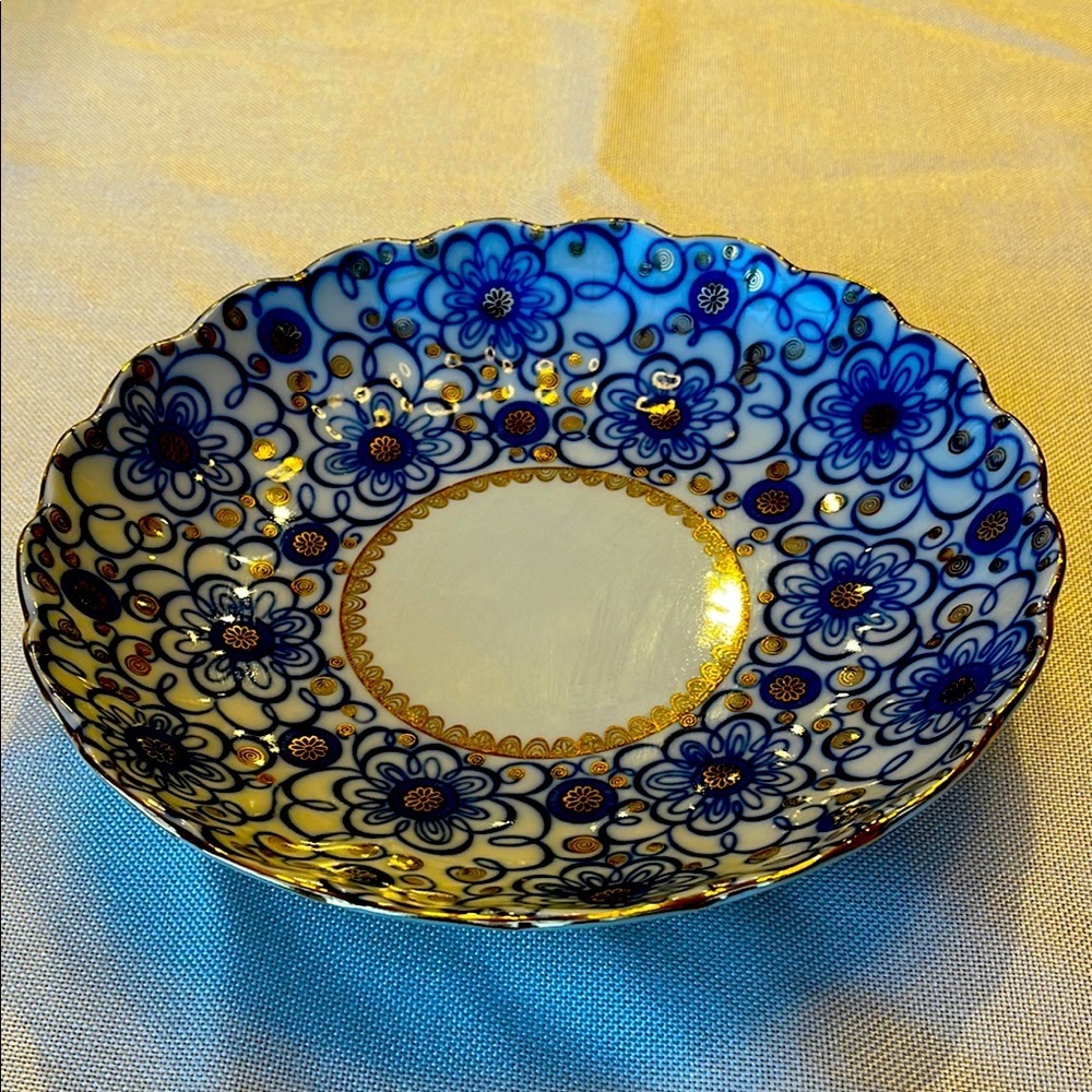 Lomonosov Porcelain "Winding Twig" serving bowl. Made in Russia